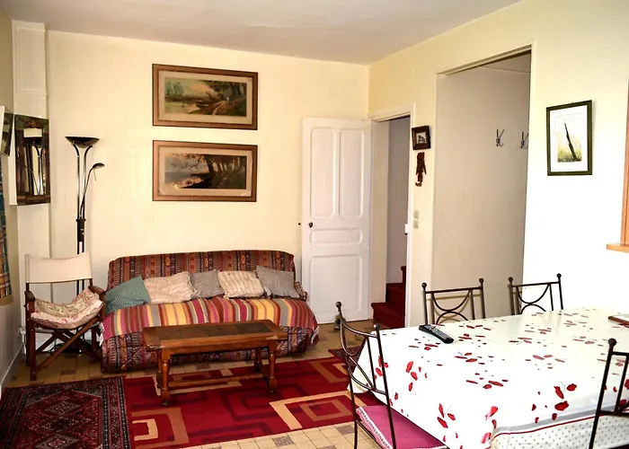 Maison Derriere Les Champs
