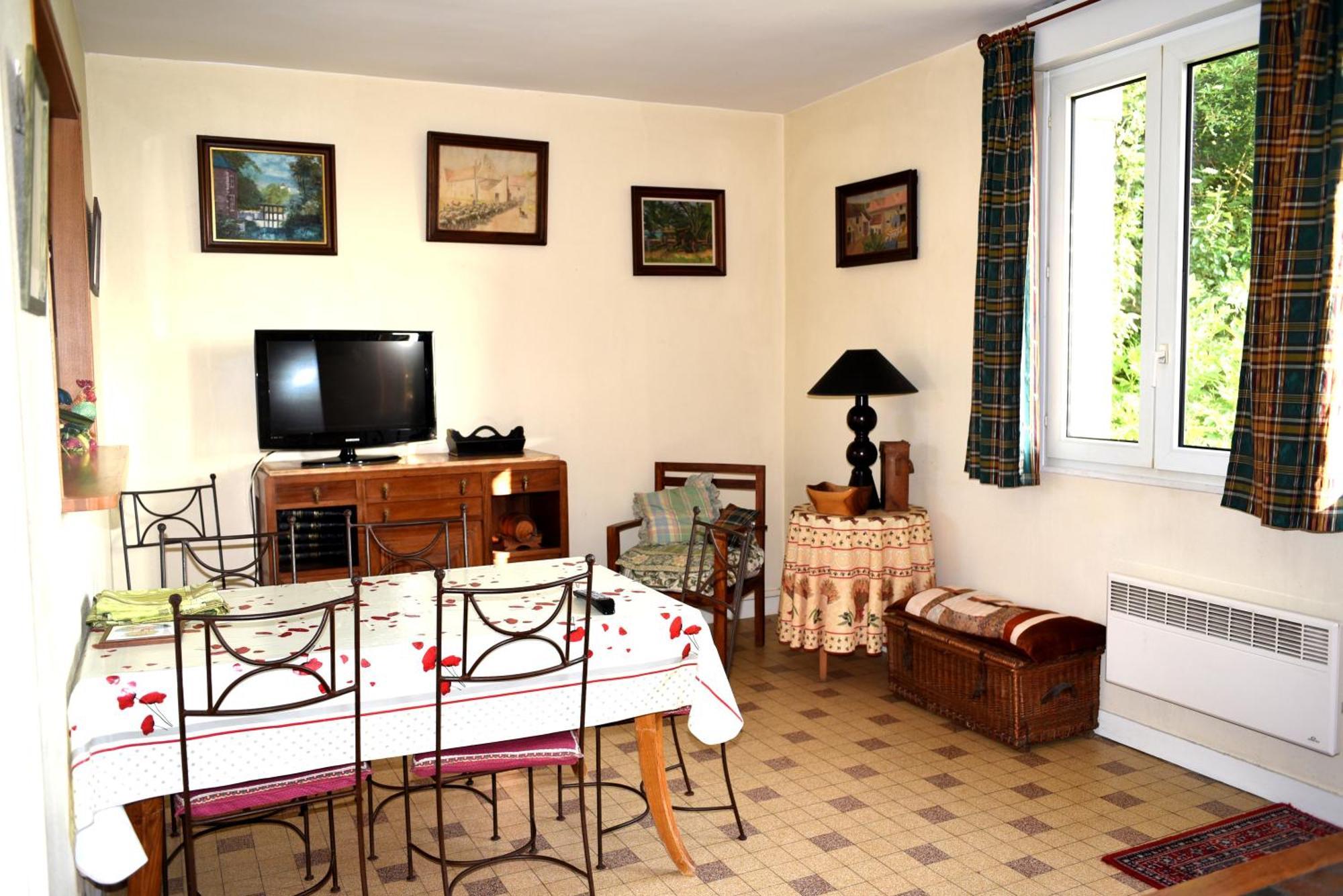 Maison Derriere Les Champs